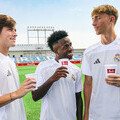   (from left to right) Álvaro Fernández Carreras, Vinícius Júnior and Dean Huijsen drinking Melitta coffee.