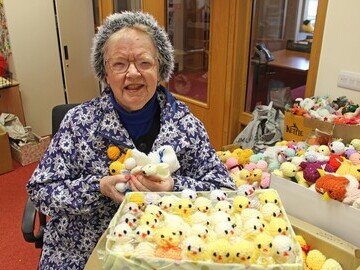 Chick volunteer Beryl Wood repaired one thousand knitted chicks
