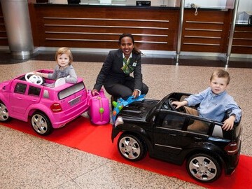 HOLIDAY INN PUTS KIDS IN THE DRIVING SEAT - VIK