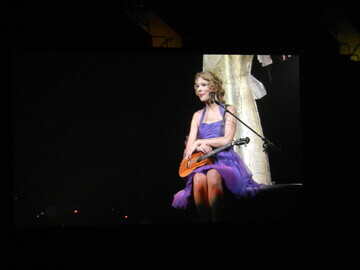Taylor Swift playing Ukulele