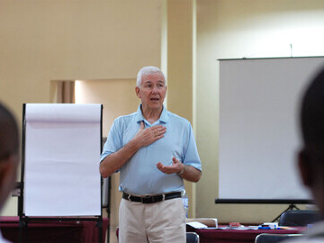 Roy Whitten giving training session.