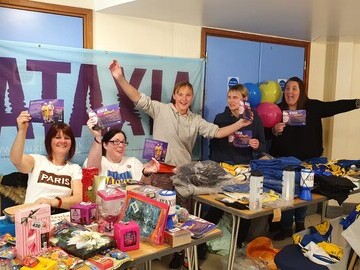 Support for the fundraiser with a tombola!