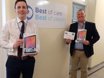 Staff at Medway hospital with Galaxy Tablets