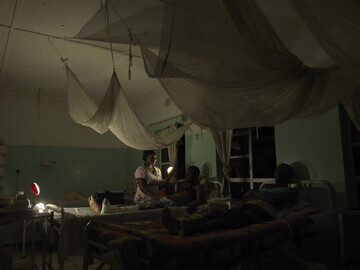 The majority of rural health clinics in Zambia lack electricity. Photo: Lendwithcare/Peter Caton