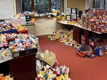 Thousands of knitted Easter chicks and creme eggs donated to Francis House Children