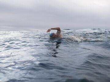 Nathalie Pohl in the Irish Sea (Photo: Daniel Toni Jais) 