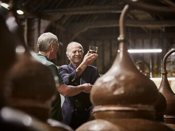 Ran and Master Distiller, Dr John Walters 3 (Photo credit Adam Gault Photography)