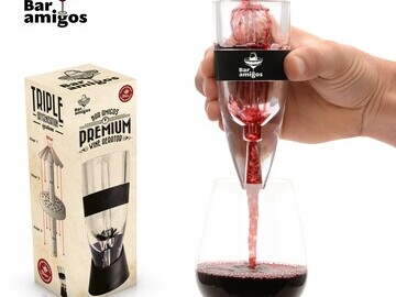 Bar Amigos ® premium wine aerator action shot2
