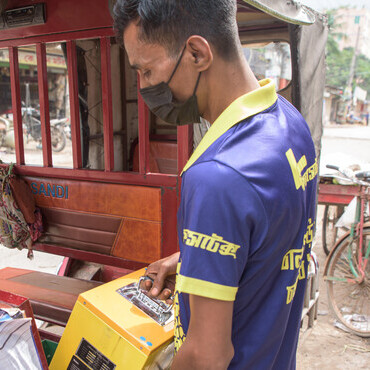 Bangladesh electric 3-wheeler operator swapping Cassetex battery in their electric vehicle.