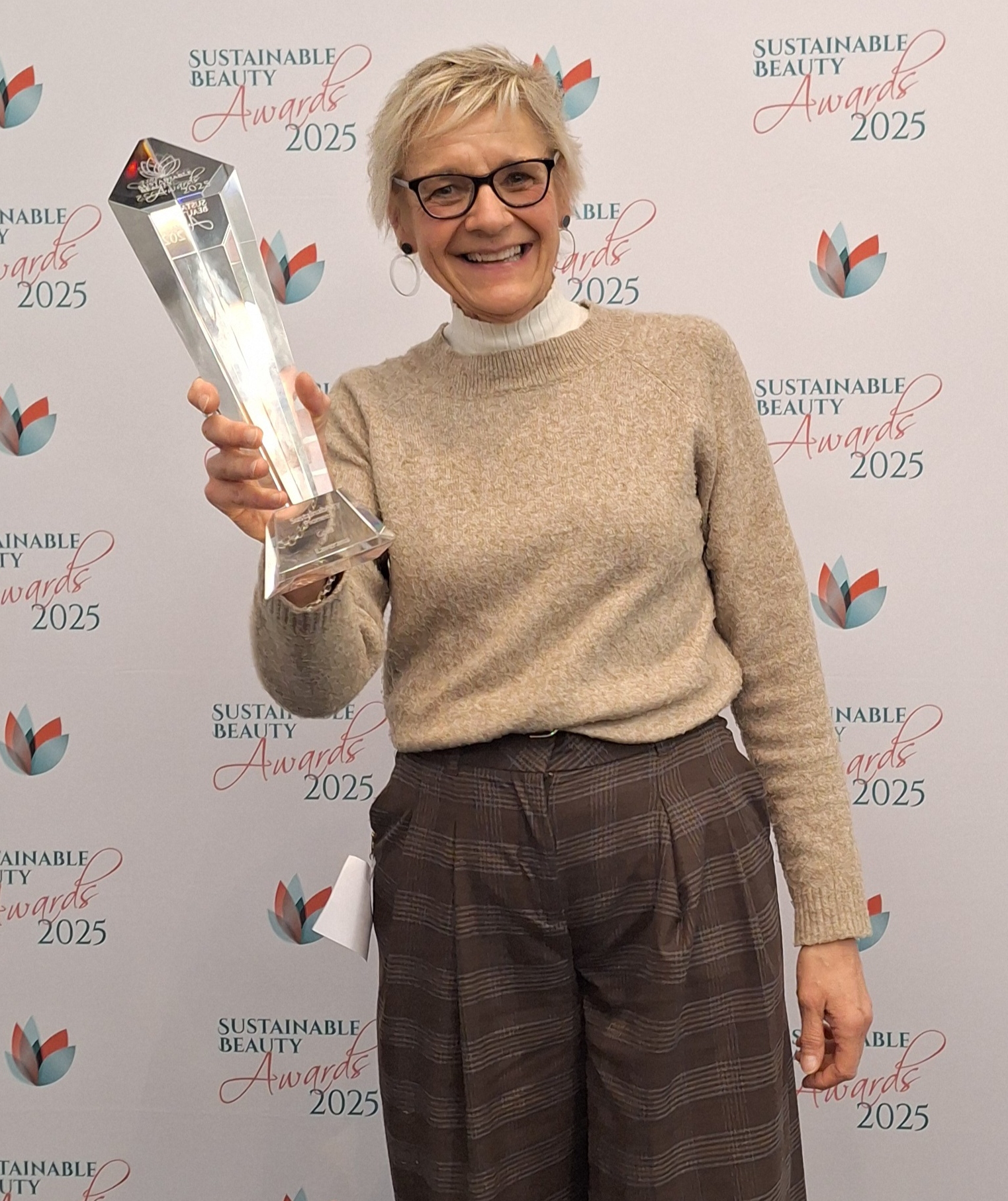 Sabine Kästner, sustainable manager,  accepted the Sustainable Beauty Award 2025 for Laverana in Paris. Sabine Kästner, sustainable manager,  accepted the Sustainable Beauty Award 2025 for Laverana in Paris.